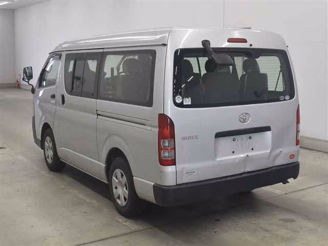 TOYOTA HIACE