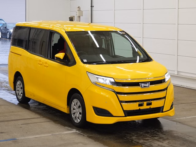 TOYOTA NOAH