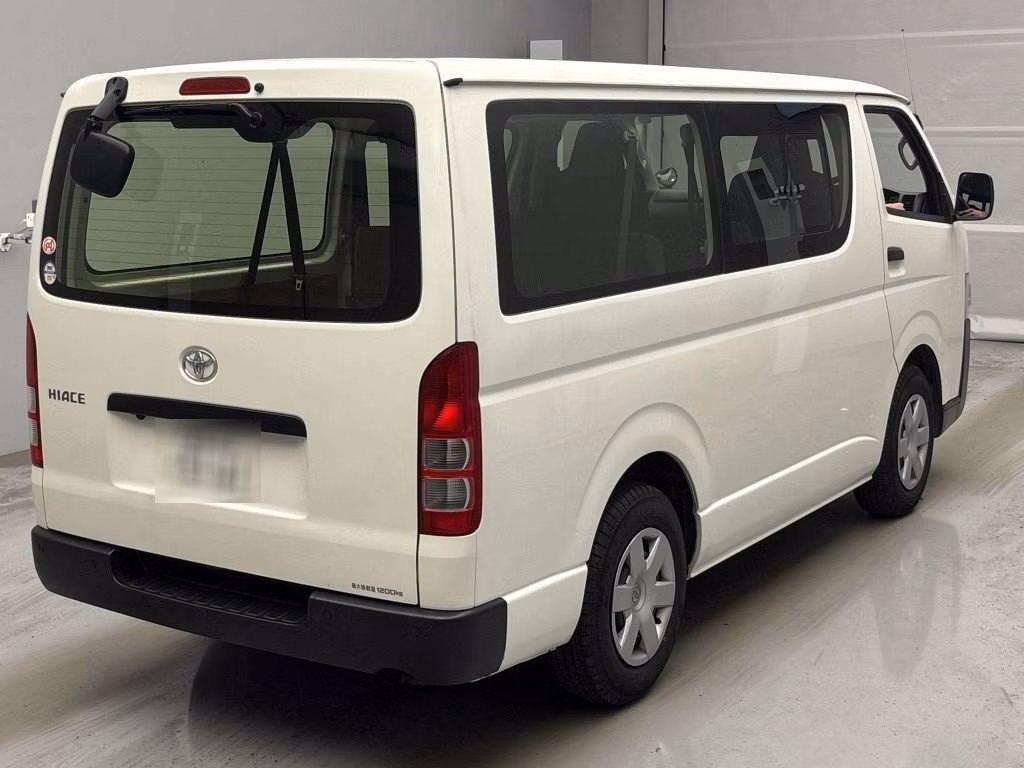 TOYOTA REGIUS ACE