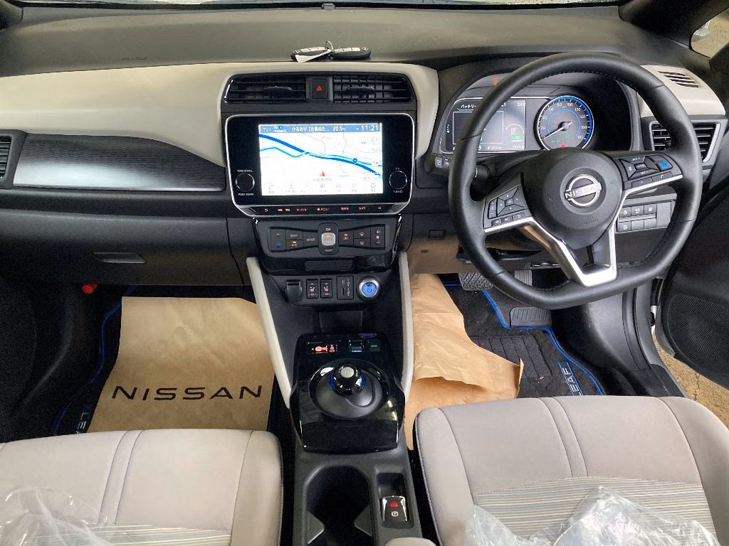 NISSAN LEAF