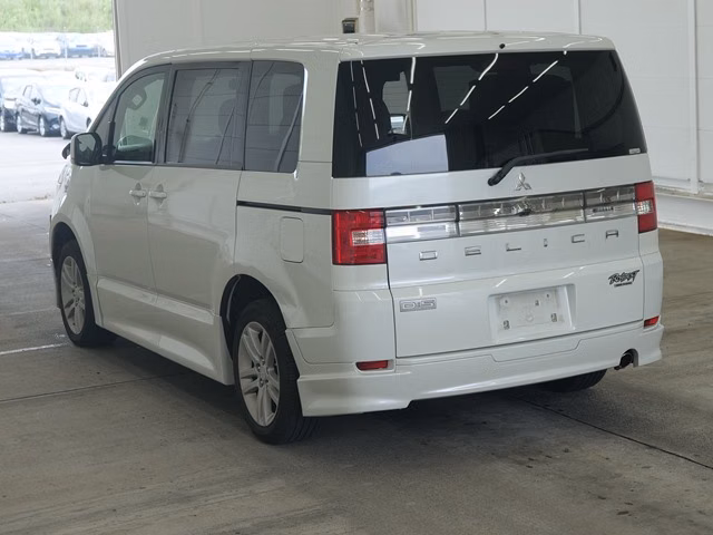 MITSUBISHI DELICA D:5