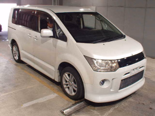 MITSUBISHI DELICA D:5