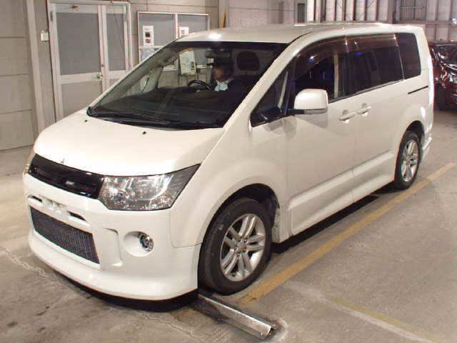MITSUBISHI DELICA D:5