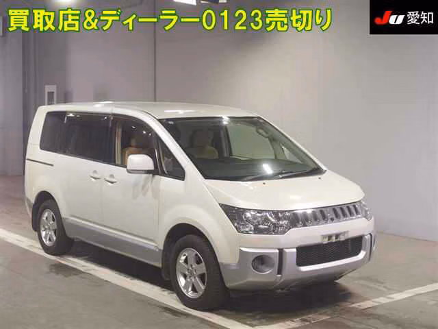 MITSUBISHI DELICA D:5