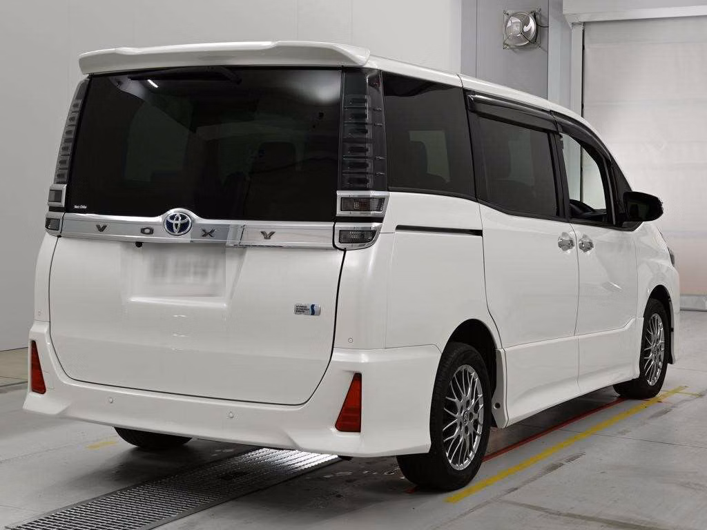 TOYOTA VOXY
