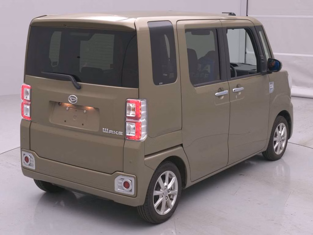DAIHATSU WAKE