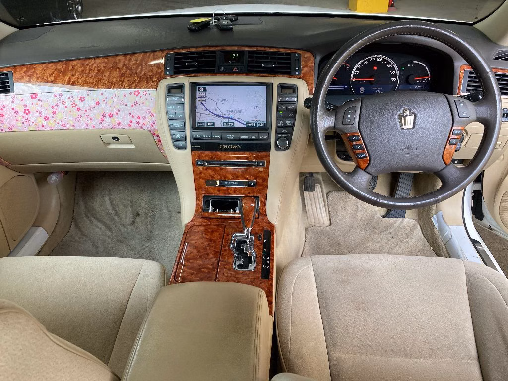 TOYOTA CROWN