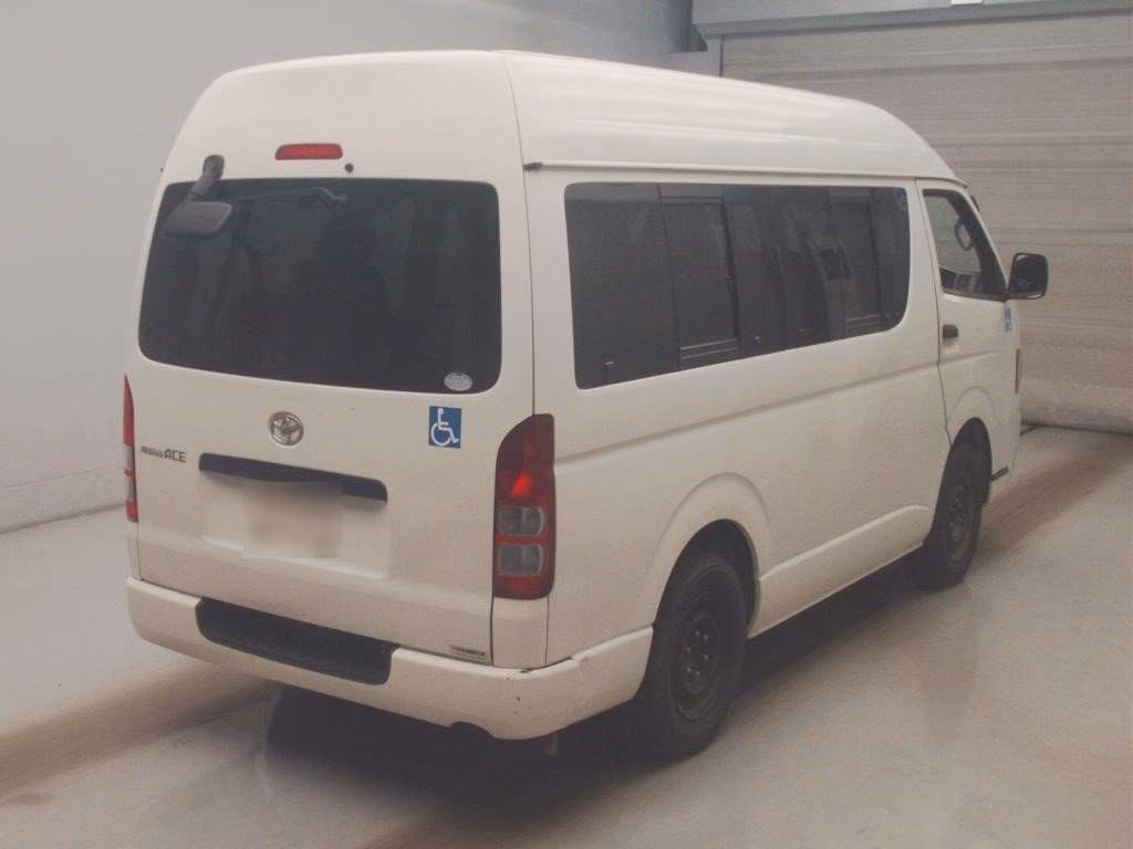 TOYOTA REGIUS ACE