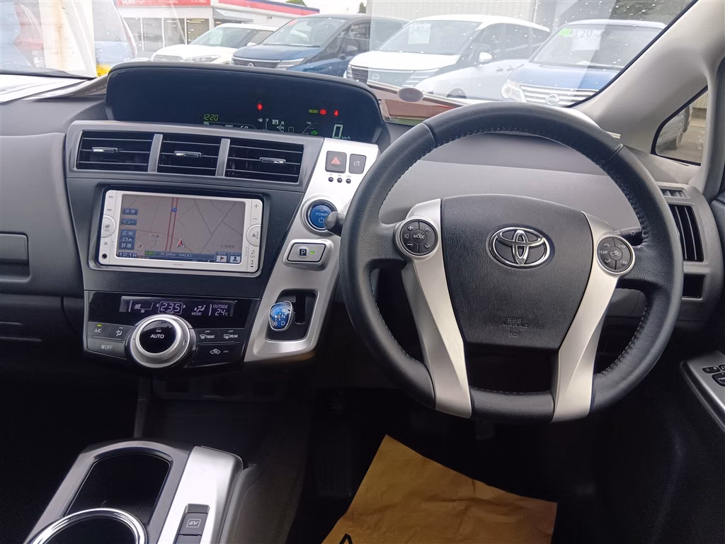 TOYOTA PRIUS ALPHA