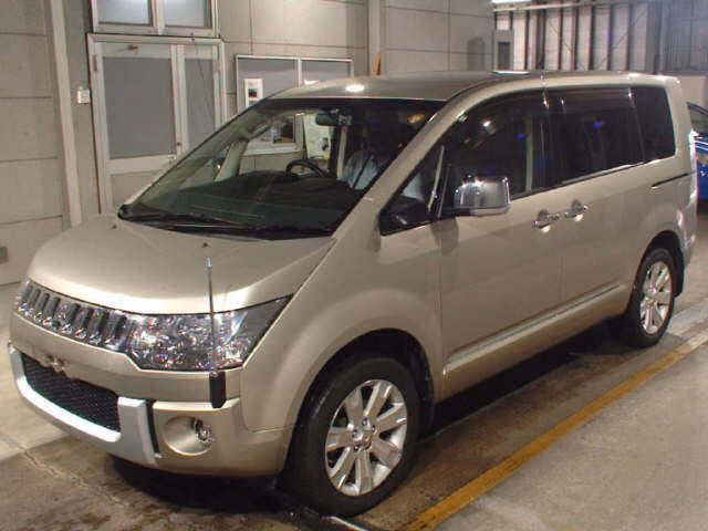 MITSUBISHI DELICA D:5
