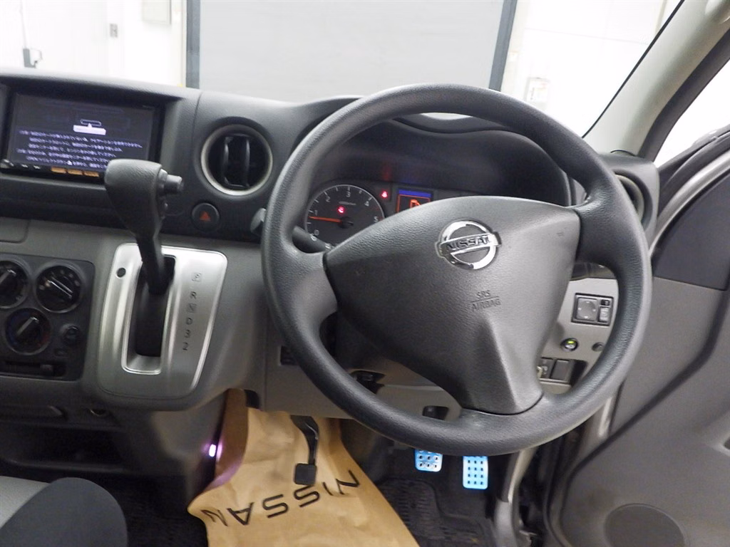 NISSAN NV350 CARAVAN