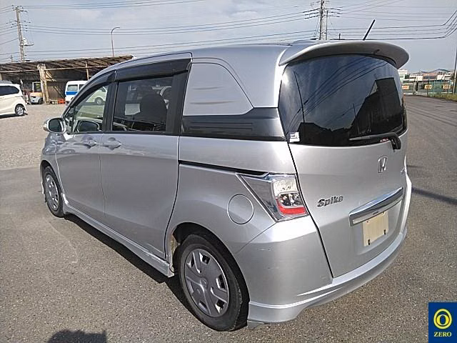 HONDA FREED SPIKE