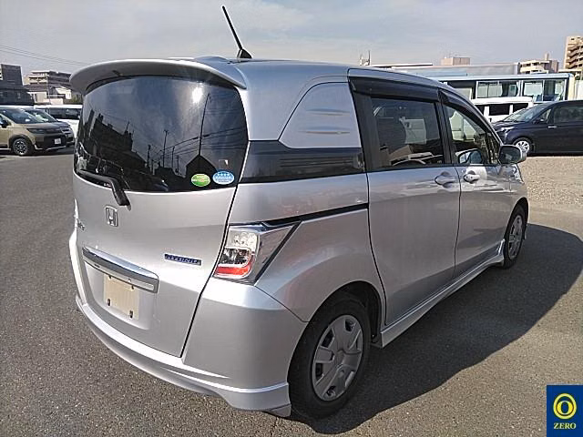 HONDA FREED SPIKE