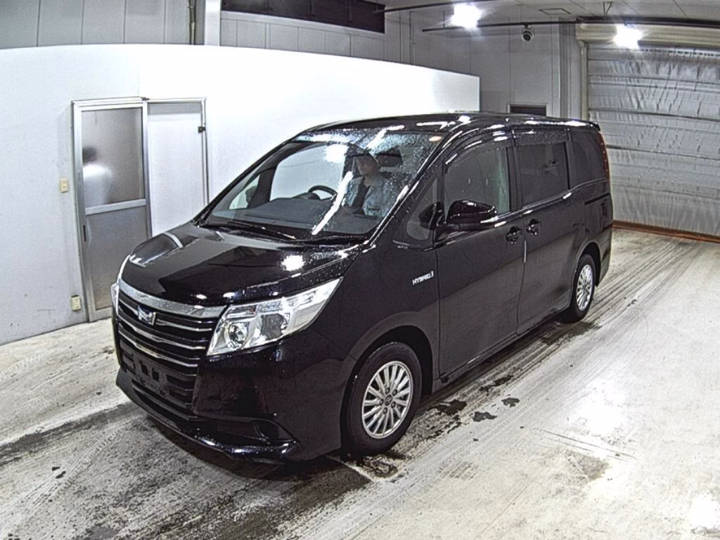 TOYOTA NOAH