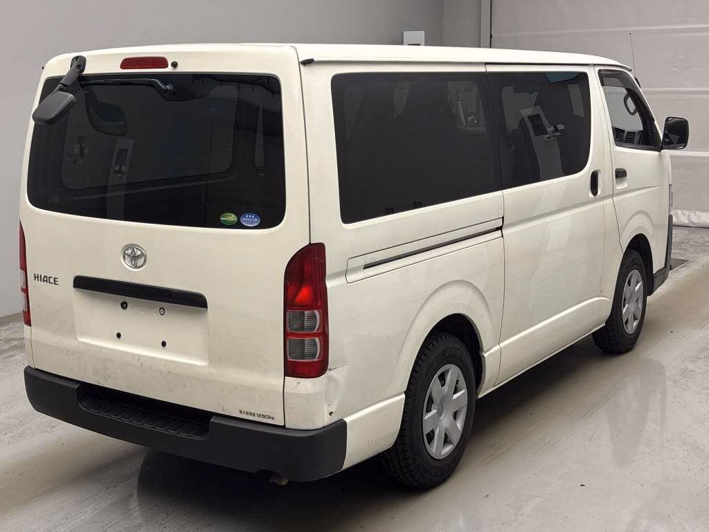 TOYOTA REGIUS ACE