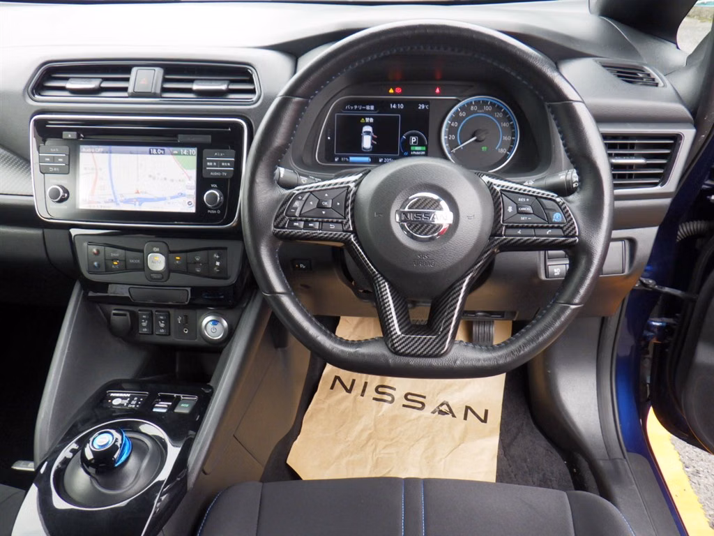 NISSAN LEAF
