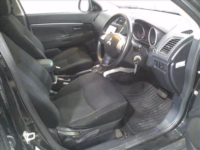 MITSUBISHI RVR