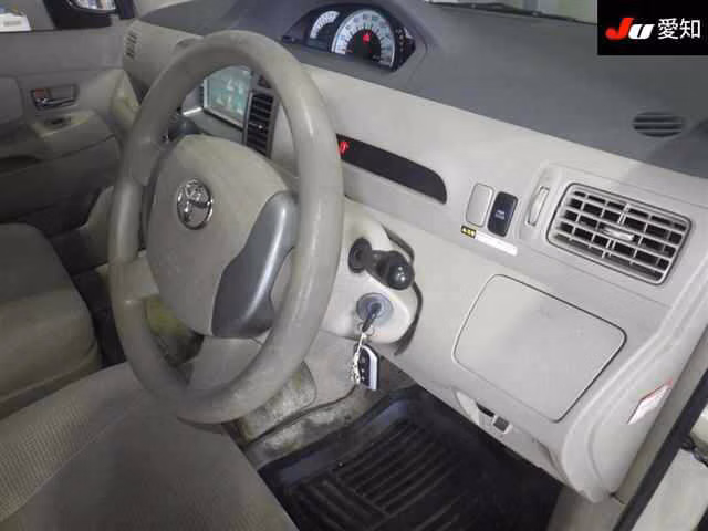 TOYOTA RAUM
