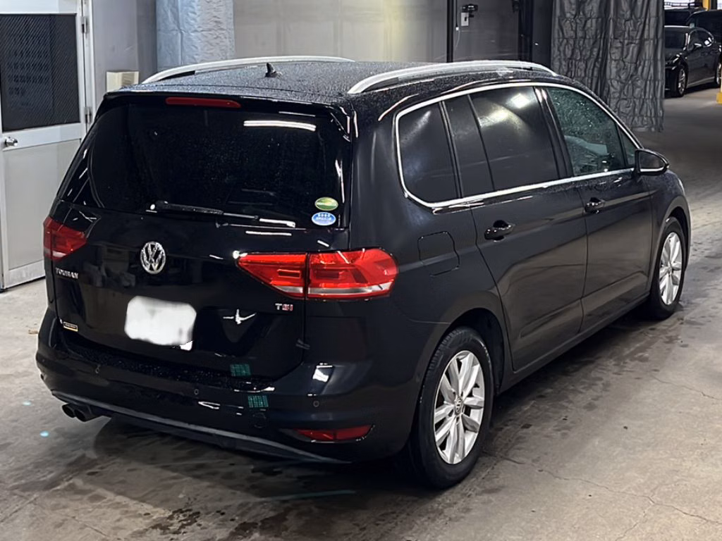VOLKSWAGEN TOURAN