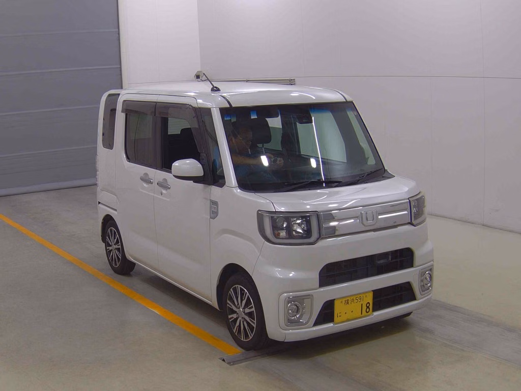 DAIHATSU WAKE