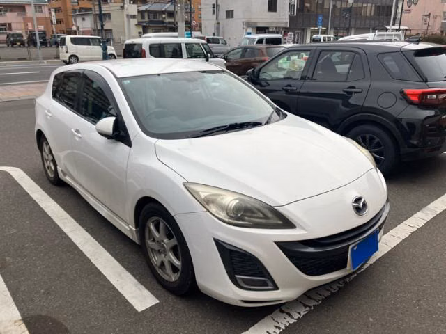 MAZDA AXELA