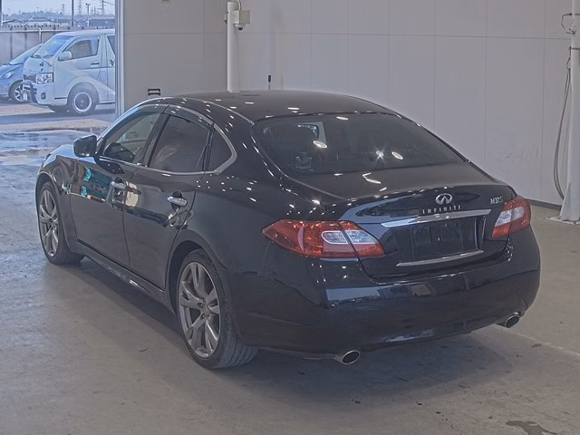 NISSAN FUGA