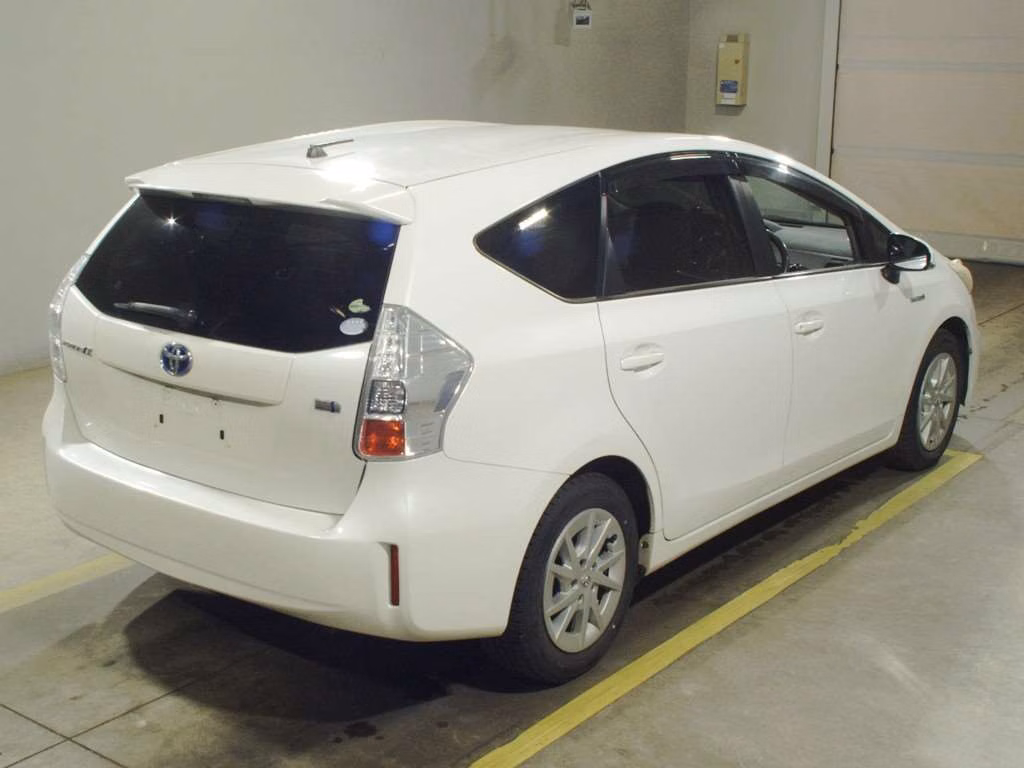 TOYOTA PRIUS ALPHA