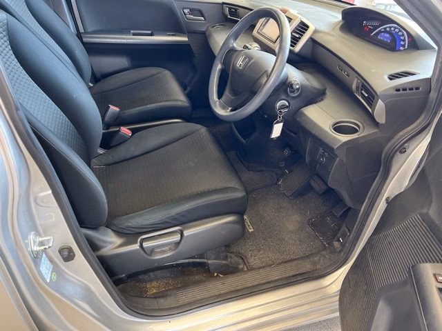HONDA FREED SPIKE