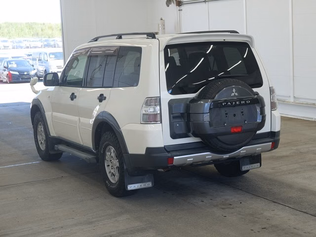 MITSUBISHI PAJERO