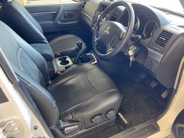 MITSUBISHI PAJERO