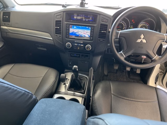 MITSUBISHI PAJERO