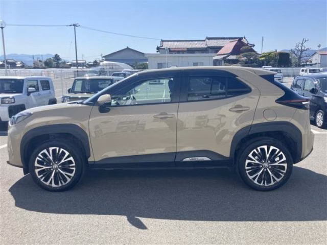 TOYOTA YARIS CROSS