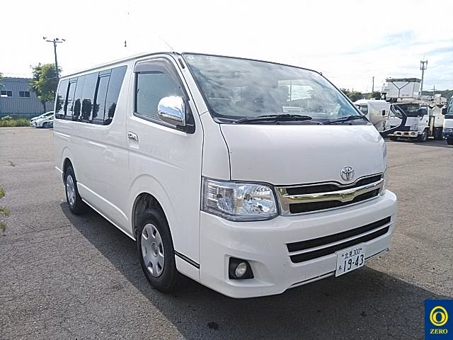 TOYOTA HIACE