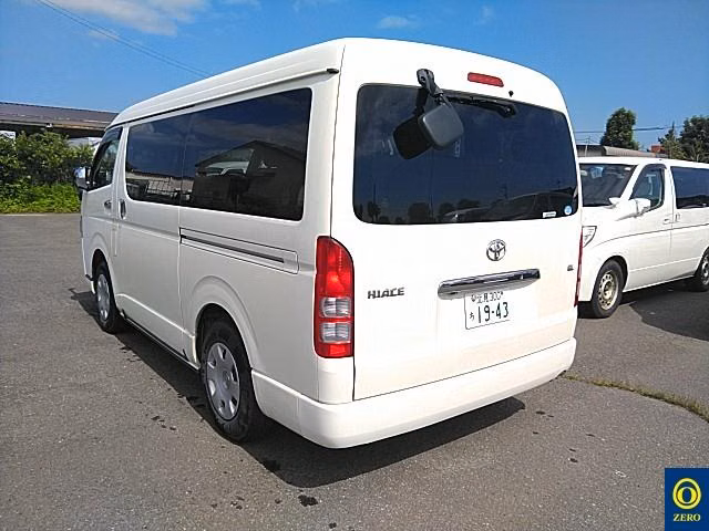 TOYOTA HIACE