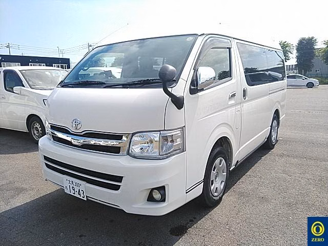 TOYOTA HIACE