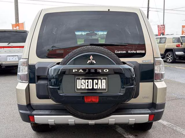 MITSUBISHI PAJERO