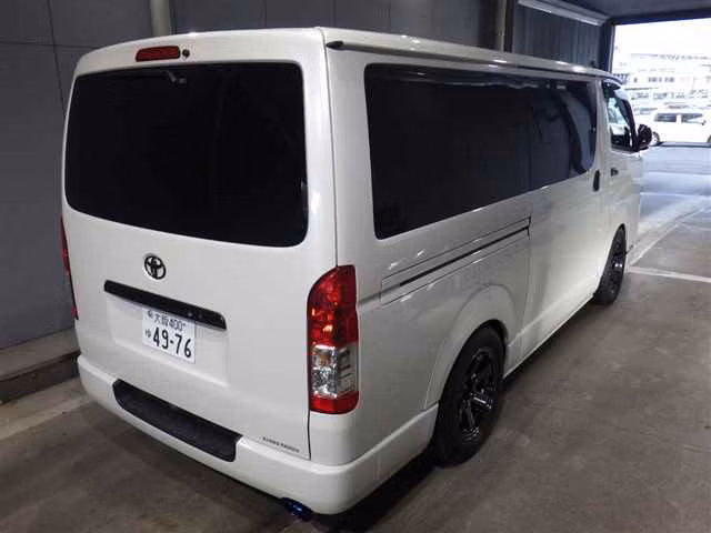 TOYOTA REGIUS ACE