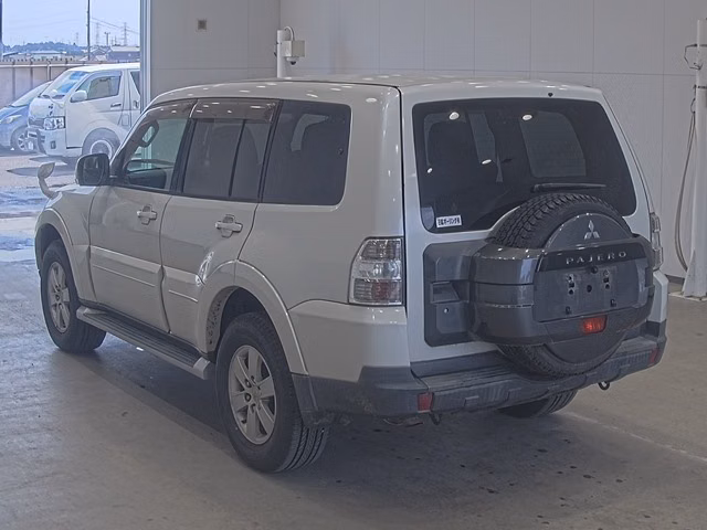 MITSUBISHI PAJERO