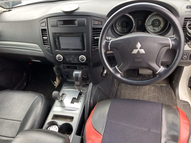 MITSUBISHI PAJERO