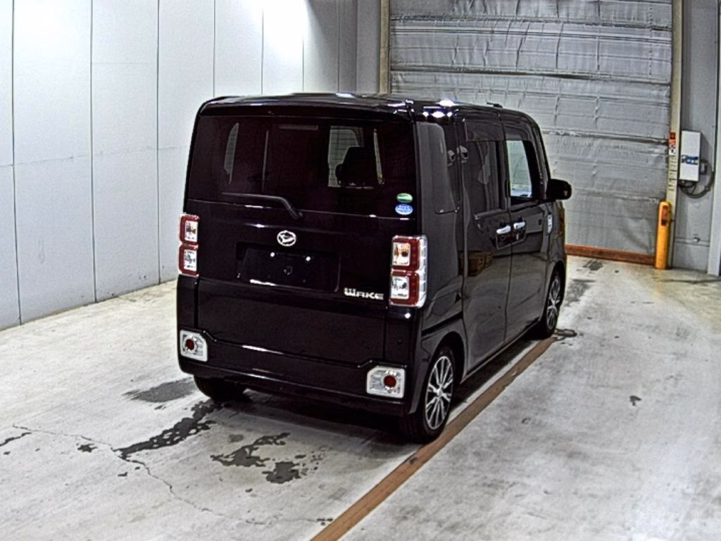 DAIHATSU WAKE