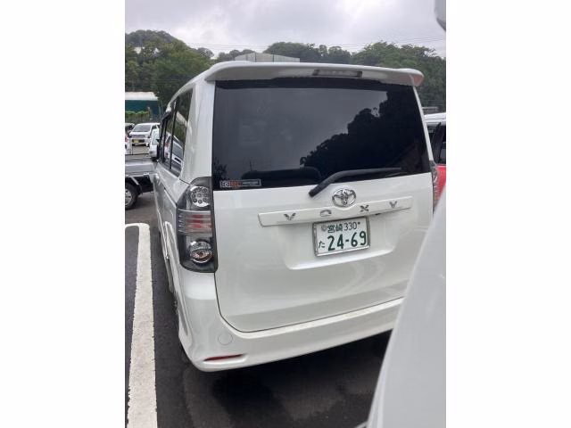 TOYOTA VOXY