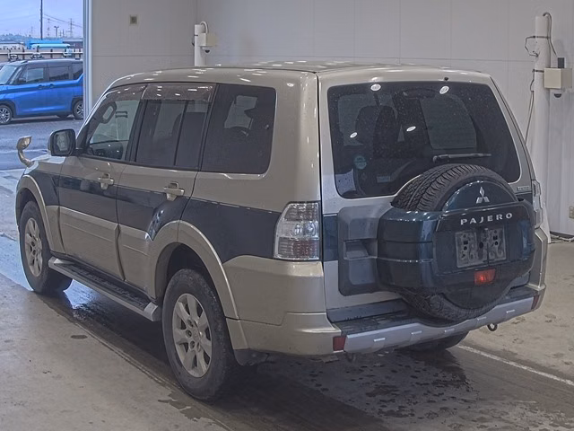 MITSUBISHI PAJERO