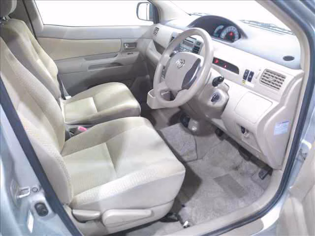 TOYOTA RAUM