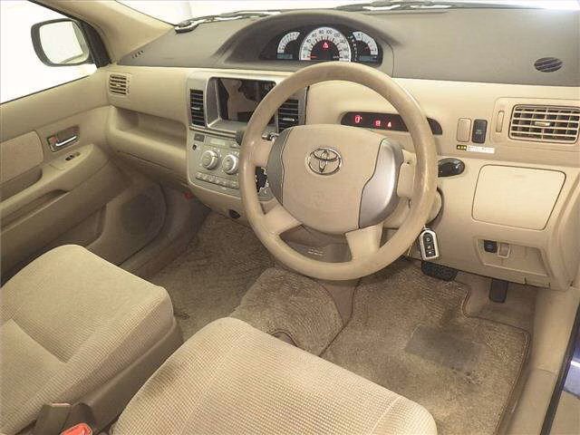 TOYOTA RAUM