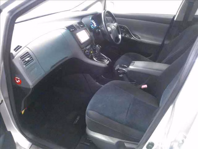 TOYOTA MARK X ZIO