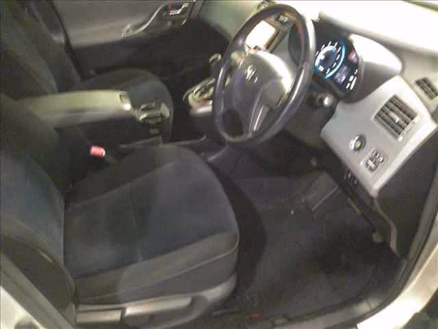 TOYOTA MARK X ZIO