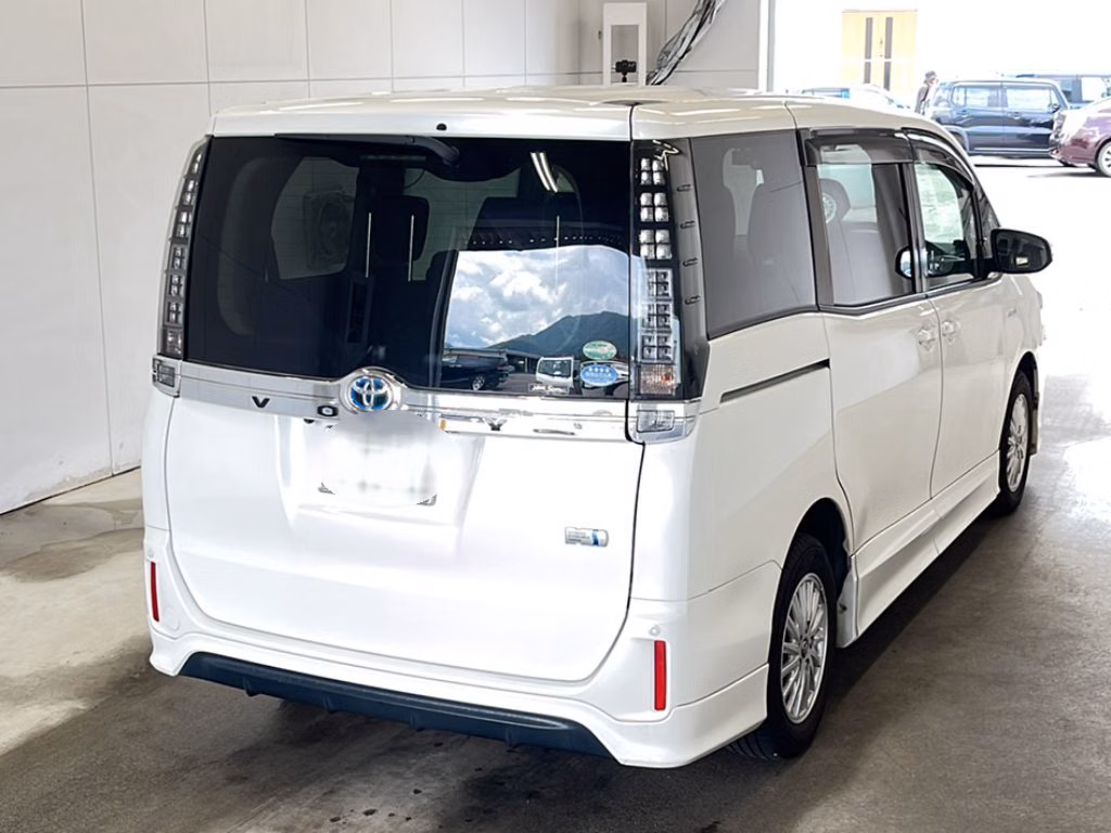 TOYOTA VOXY