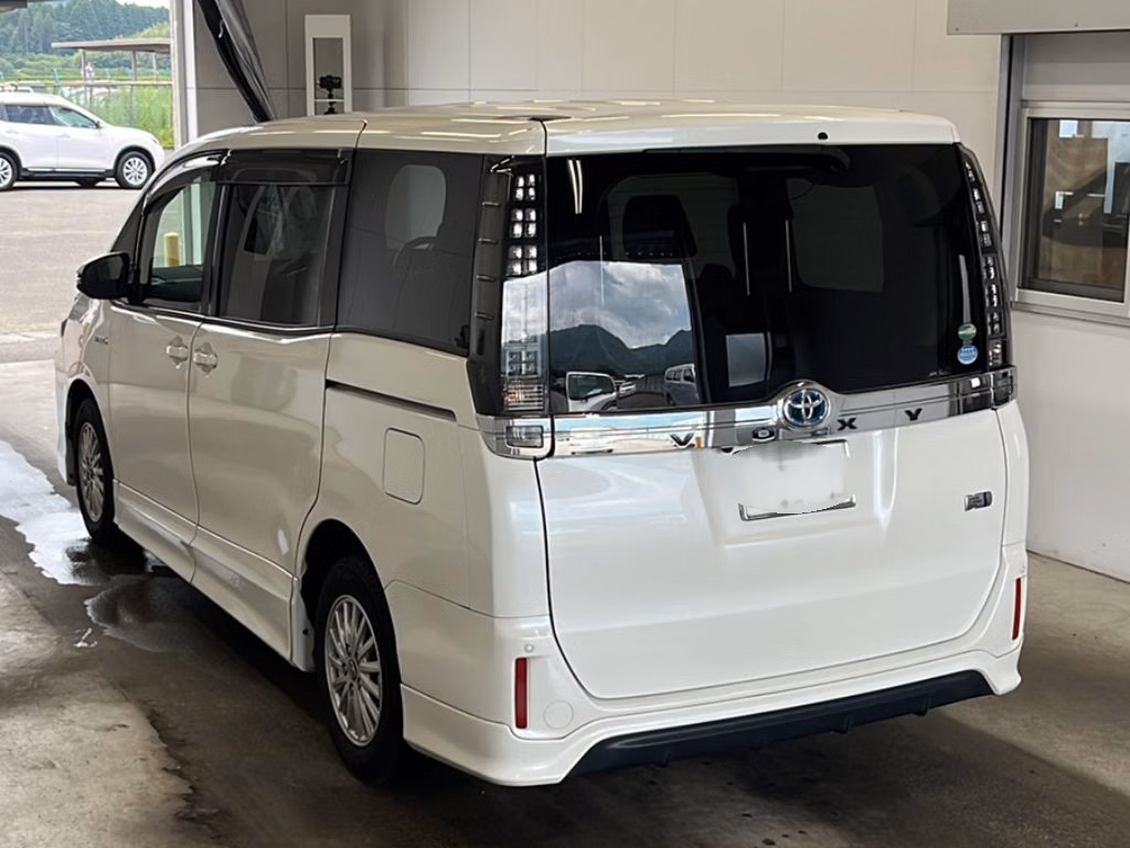 TOYOTA VOXY