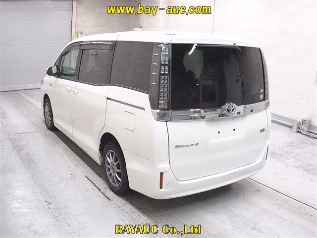 TOYOTA VOXY