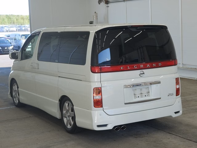 NISSAN ELGRAND